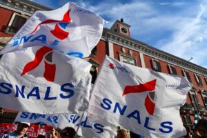 Scopri di più sull'articolo 18 0TT0BRE BARI-SIT IN DI PROTESTA DOCENTI IDONEI PRECARI